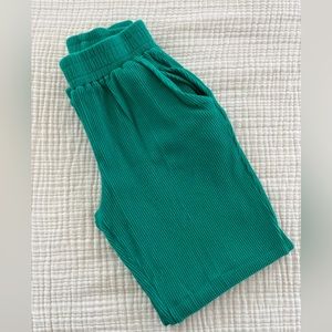 Green fashionova pants.